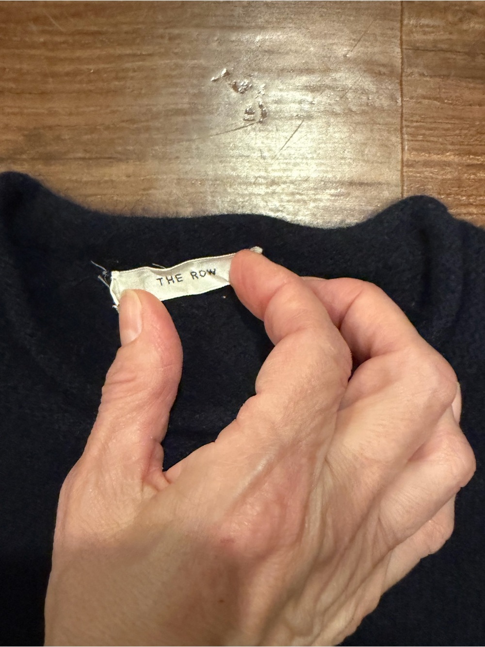 The Row Women’s 100% Cashmere Crewneck Sweater - dark navy - Picture 2 of 3